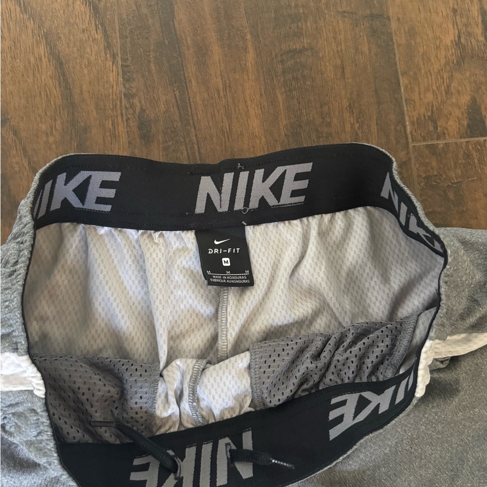Men’s new Nike shorts - Picture 2 of 2
